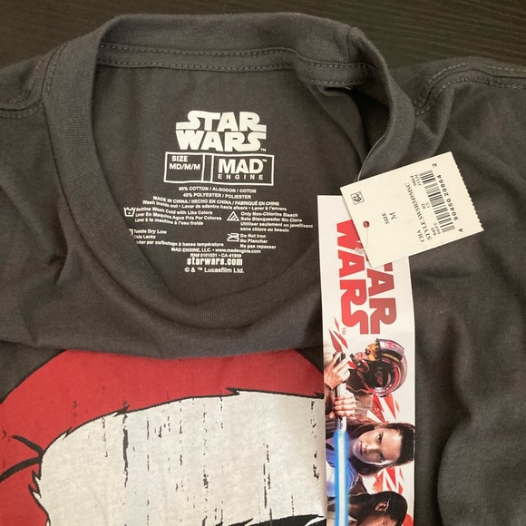 ❤️$15 Star Wars “Merry Sithmas” tee - Picture 3 of 4